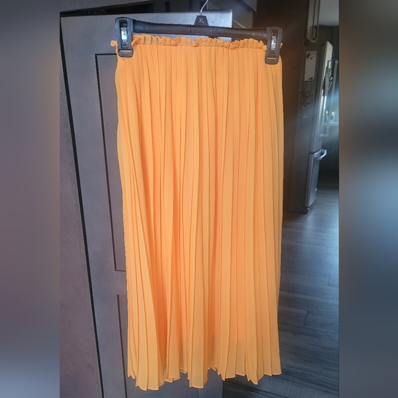 Zara Pleated Yellow Skirt XS - Picture 2 of 6